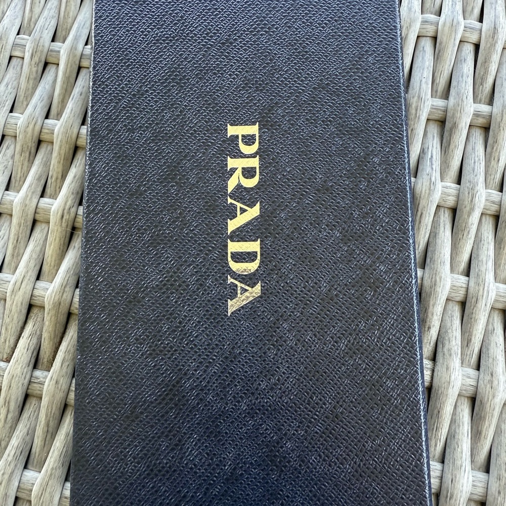 PRADA Logo Heart Vitello Move Zip Around Long Wallet Black - Picture 3 of 17